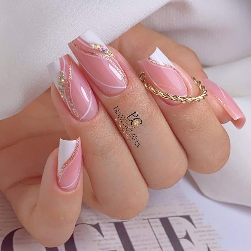 Geometric Lines on Square Nails