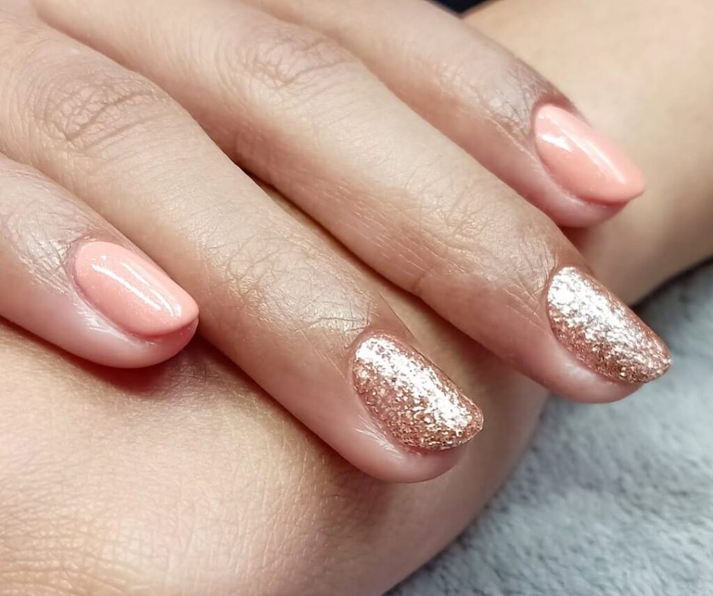 Peach Coral Glow Nails