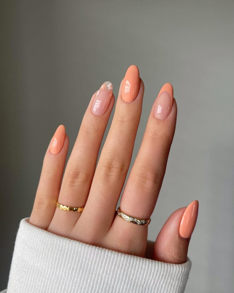 Glossy Sheer Peach Nails