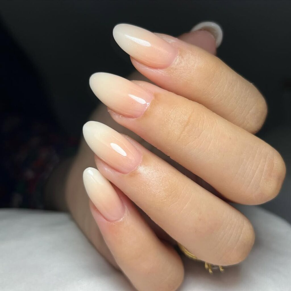 Beige Babyboomer Nails