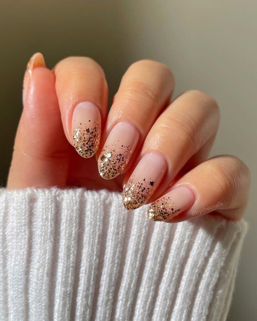 Gold Line Minimal Nails