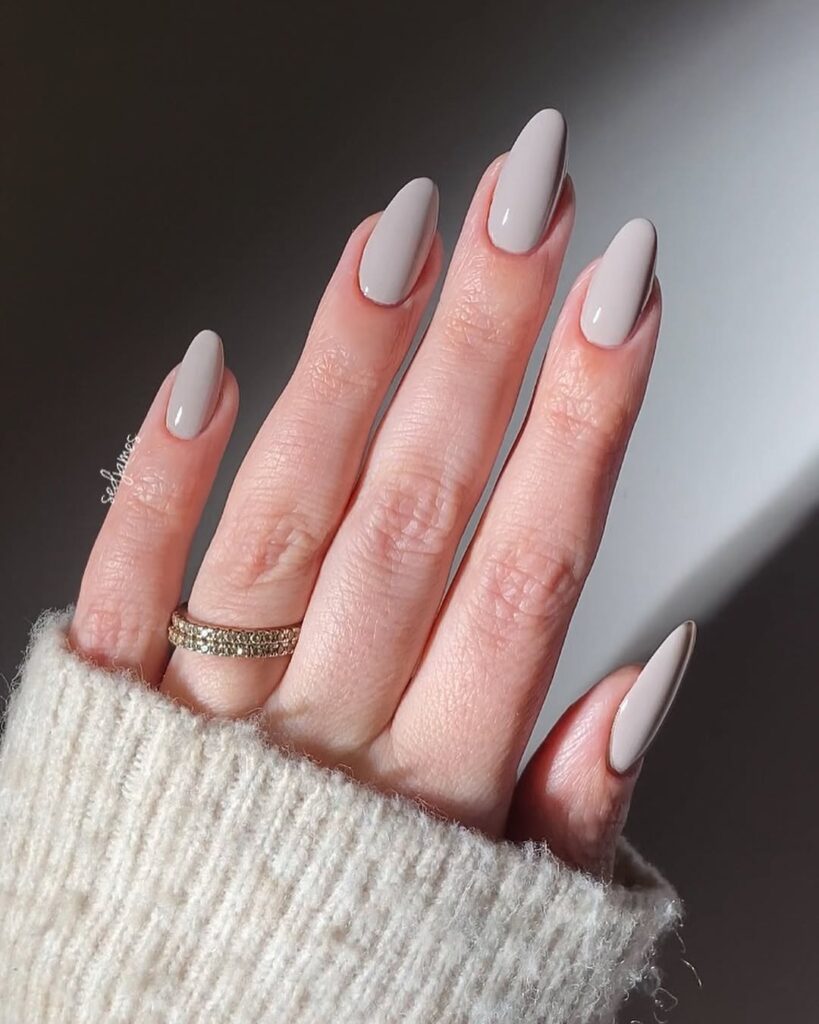 Light Grey Minimal Nails
