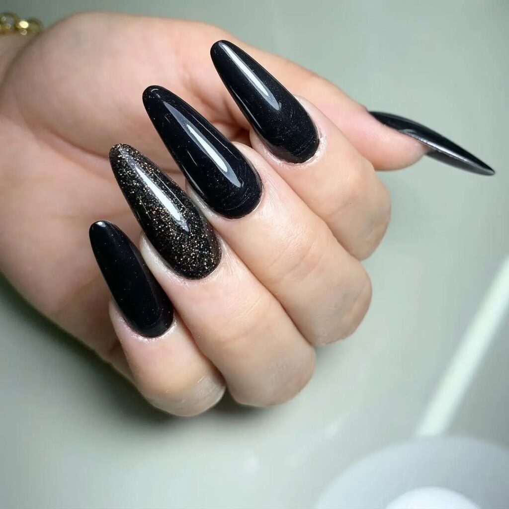 Black Minimal Almond