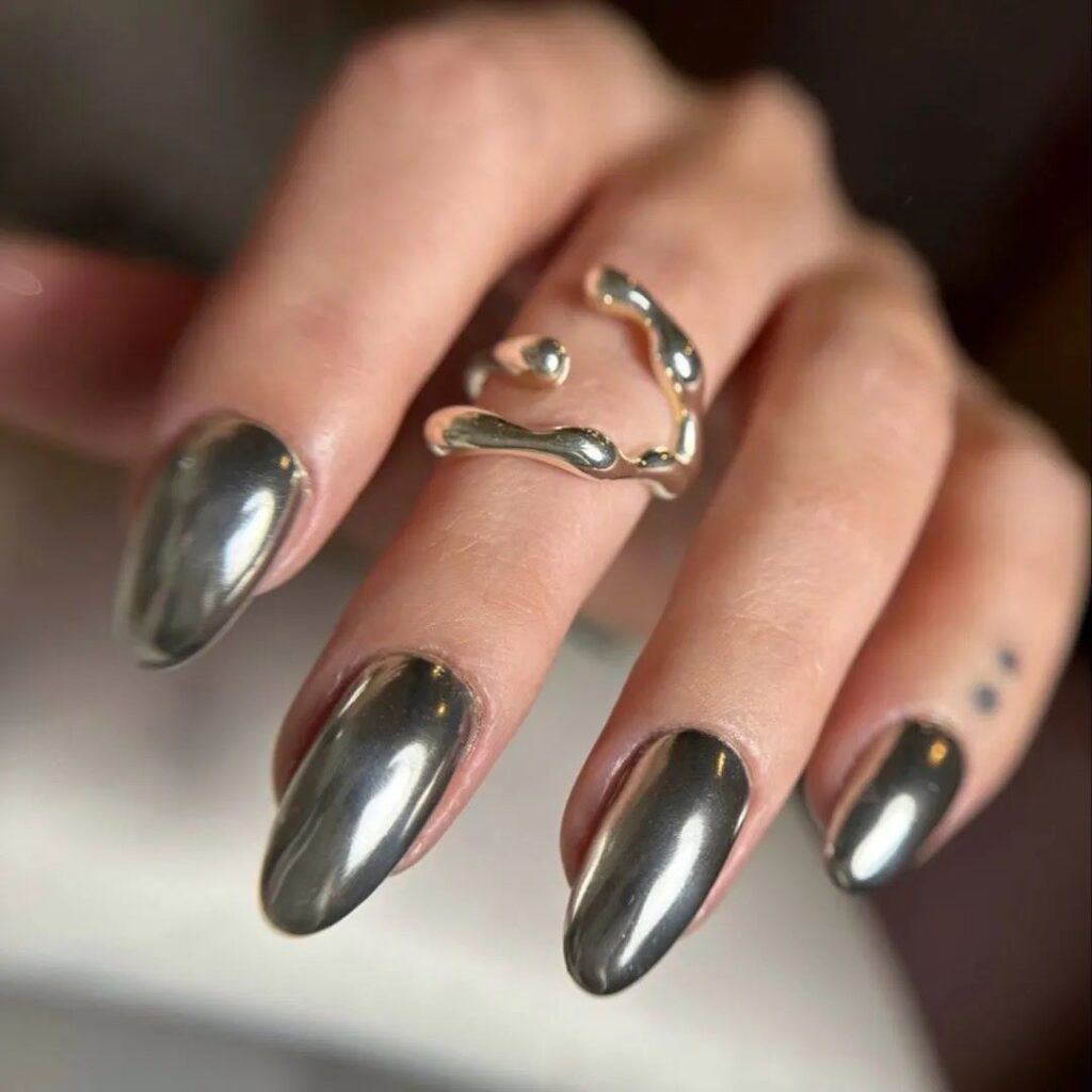 Silver Stripe Detail